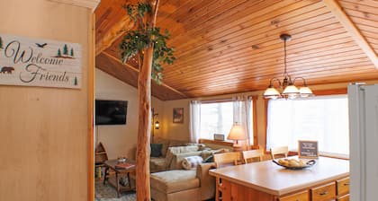 Cozy Treehouse on the Lake
