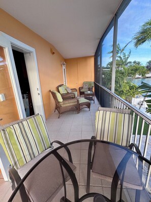 Outdoor dining - 3-bedroom, 3-bath Canal front home with private pool in Islamorada, Florida Keys (Islamorada)