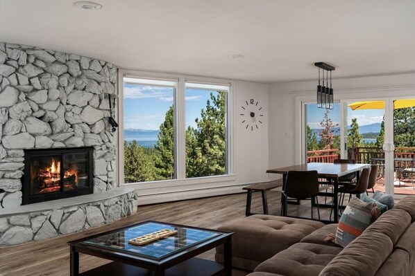 House, 4 Bedrooms | Living area