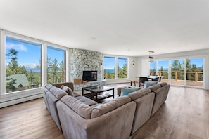 House, 4 Bedrooms | Living area