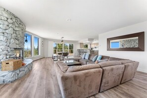 Maison, 4 chambres | Coin séjour