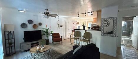 Maison, 3 chambres | Coin séjour