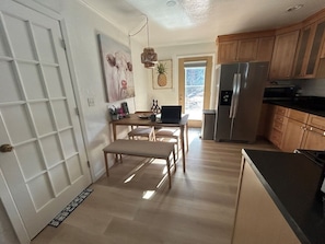 Maison, 3 chambres | Cuisine privée | Réfrigérateur, four, cafetière/bouilloire, grille-pain