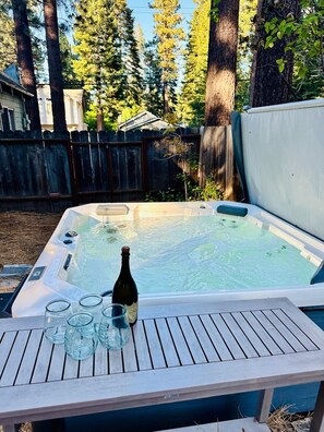 Cabane, 3 chambres | Bain à remous extérieur