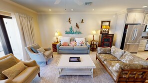 Condo, 2 quartos | Área de estar