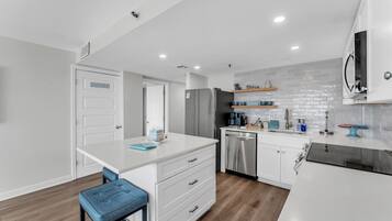 Condo, 3 Bedrooms | Private kitchen | Fridge, oven, coffee/tea maker, toaster