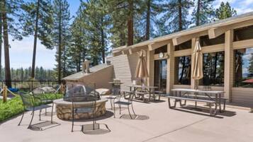 Condo, 3 Bedrooms | Tempat makan luar