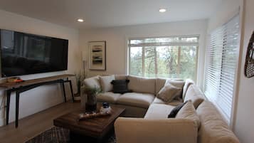 Condo, 3 Bedrooms | Living area | Smart TV