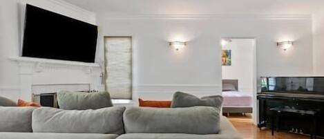 TV, fireplace