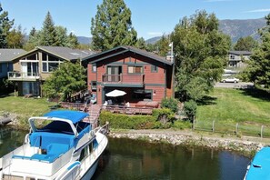 Enjoy a serene lakeside retreat with a balcony overlooking the surrounding landscape and easy access to water activities.