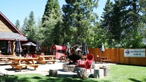 An outdoor dining area with picnic tables and a barbecue grill. - Coh1669 - Hawk's View Hideaway 6 Bedroom Home (South Lake Tahoe)