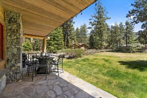 Outdoor dining - Cyh1012 - Hidden Cedar 5 Bedroom Home (South Lake Tahoe)