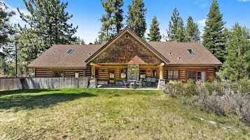 House, 5 Bedrooms | Exterior