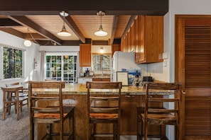 House, 4 Bedrooms | Private kitchen | Fridge, oven, coffee/tea maker