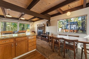 Casa, 4 habitaciones | Restaurantes