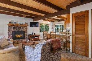 House, 4 Bedrooms | Living area