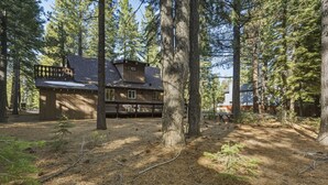 A cabin in a forest with a deck and a covered porch. - Coh0885 - Skyline Divine 4 Bedroom Home (South Lake Tahoe)