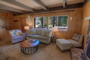 House, 4 Bedrooms | Living area