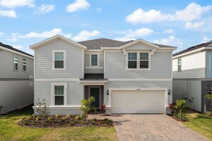 Exterior - 10BR Disney w Themed Rooms, Pool, Spa & Game Room (Clermont)