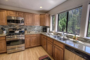 Maison, 4 chambres | Cuisine privée | Réfrigérateur, four, cafetière/bouilloire, grille-pain