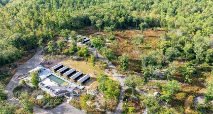 Titmouse Limit 4 2 Bedroom Cabin
