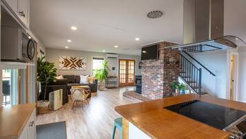 Villa, 4 Bedrooms | Living area
