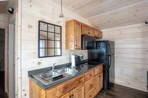 Cabaña, 1 habitación | Cocina privada | Cafetera o tetera