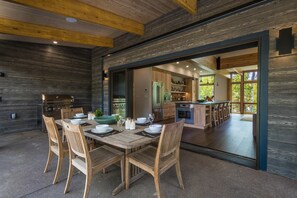 Maison, 4 chambres | Restauration