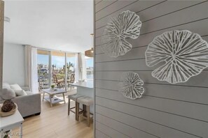 Interior - Sandy Toes at EB&T Club 107B (Fort Myers Beach)