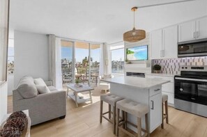 Smart TV, fireplace - Sandy Toes at EB&T Club 107B (Fort Myers Beach)