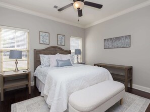 3 bedrooms, desk, iron/ironing board, WiFi
