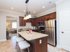 Fridge, microwave, oven, stovetop - Fleur de Lis Fanbase | Best Playoff Weekend Rate (Oxford)