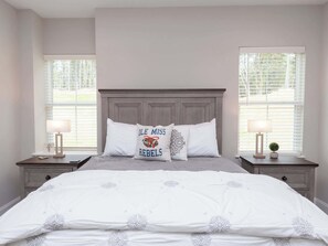 3 bedrooms, iron/ironing board, WiFi, bed sheets