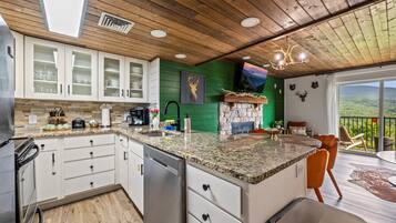 Coffee/tea maker, fridge, microwave, oven