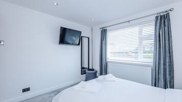 1 slaapkamer, een strijkplank/strijkijzer, wifi, beddengoed