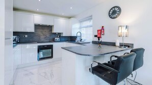 Private kitchen - Cosy 1BR Apt in Manchester with Free Parking (Manchester)