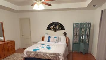 3 bedrooms, iron/ironing board, WiFi, bed sheets