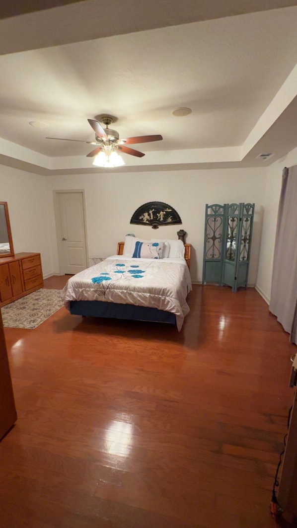 3 bedrooms, iron/ironing board, WiFi, bed sheets