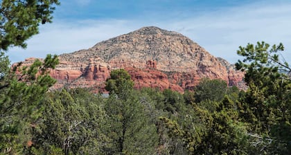 Hilltop Retreat w/ Panoramic Red Rock Views & Deck