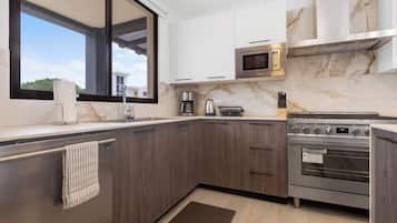 Fridge, microwave, oven, stovetop