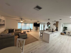 TV, offices - Waterfront Oasis w/ Pool & Hot Tub in Cape Coral (Cape Coral)