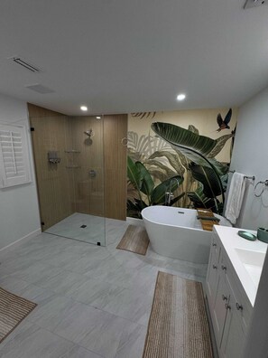 Shower, hair dryer, towels