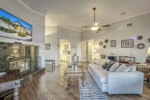 智能电视、壁炉