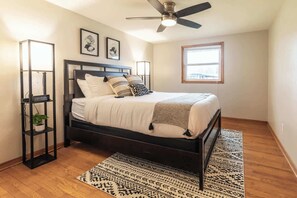 3 Schlafzimmer, Schreibtisch, Bügeleisen/Bügelbrett, WLAN