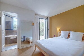 5 chambres, fer et planche à repasser, Wi-Fi, draps fournis
