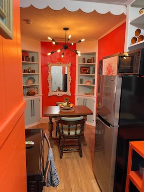 Signature Condo, 1 Bedroom, Kitchen, Beachside | Private kitchen | Fridge, microwave, oven, stovetop - 1BR Coastal Escape (Galveston)