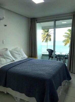 1 bedroom, WiFi, bed sheets - Seaside studio in Manaíra (Manaíra)
