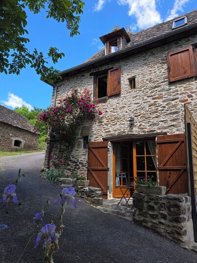 Auvergne country house 15 kms from the medieval village of Conques