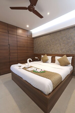 3 habitaciones, escritorio, tabla de planchar con plancha y wifi