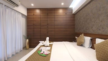 3 bedrooms, desk, iron/ironing board, WiFi